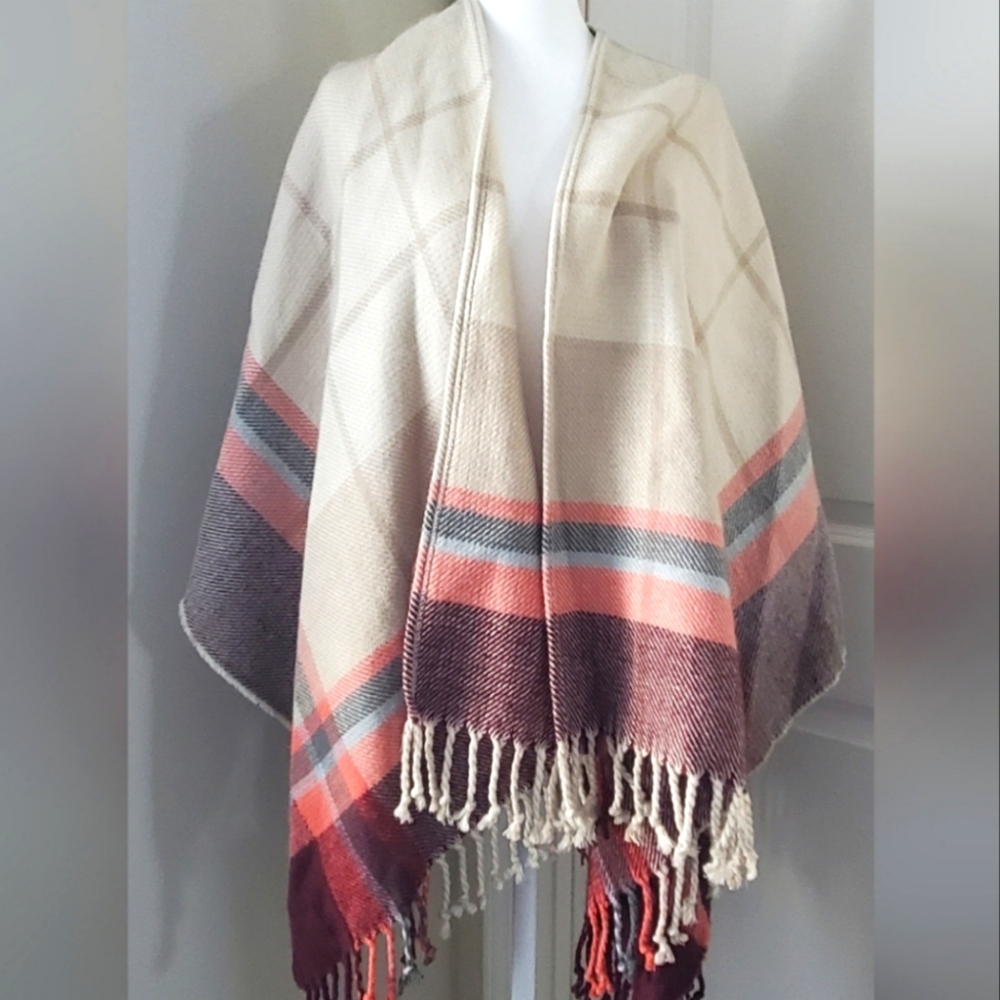 LIKE NEW Fringe Poncho